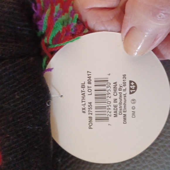 Unisex Holiday Knit Hat Black & Muliti- Color Lightbulbs Ages 14+ NWT - Picture 4 of 4